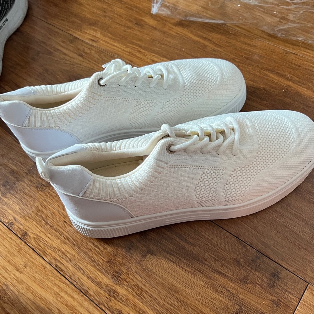 Stylish Knit White Sneakers